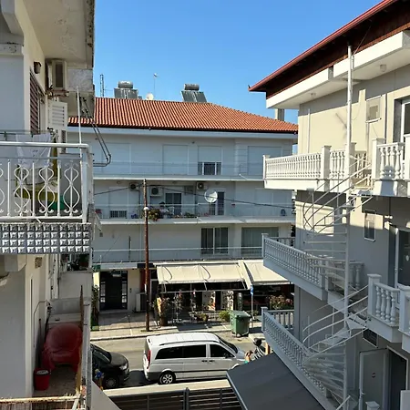 Stitch On The 1 * Paralía