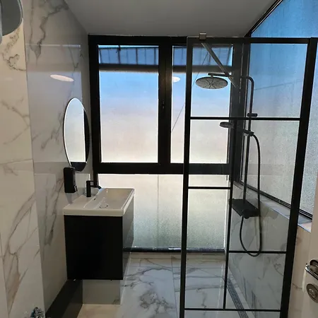 Stitch On The 1 * Paralía